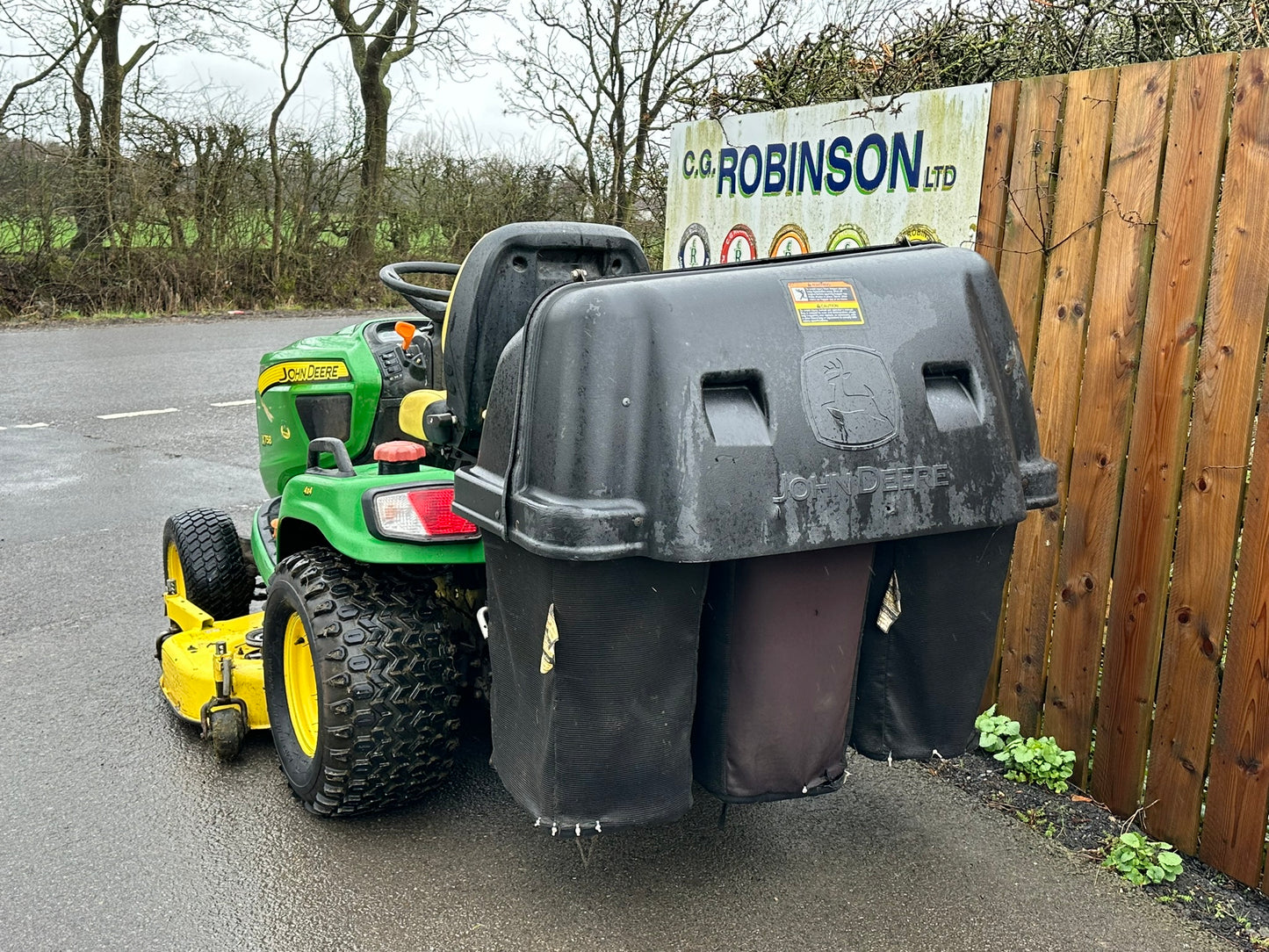 John Deere X758 Ride on Mower