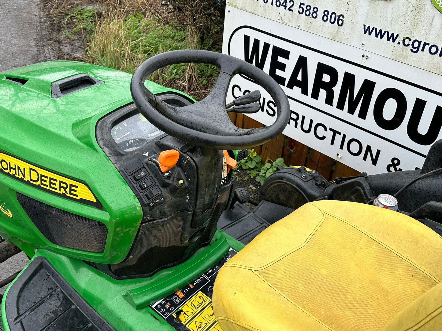 John Deere X758 Ride on Mower