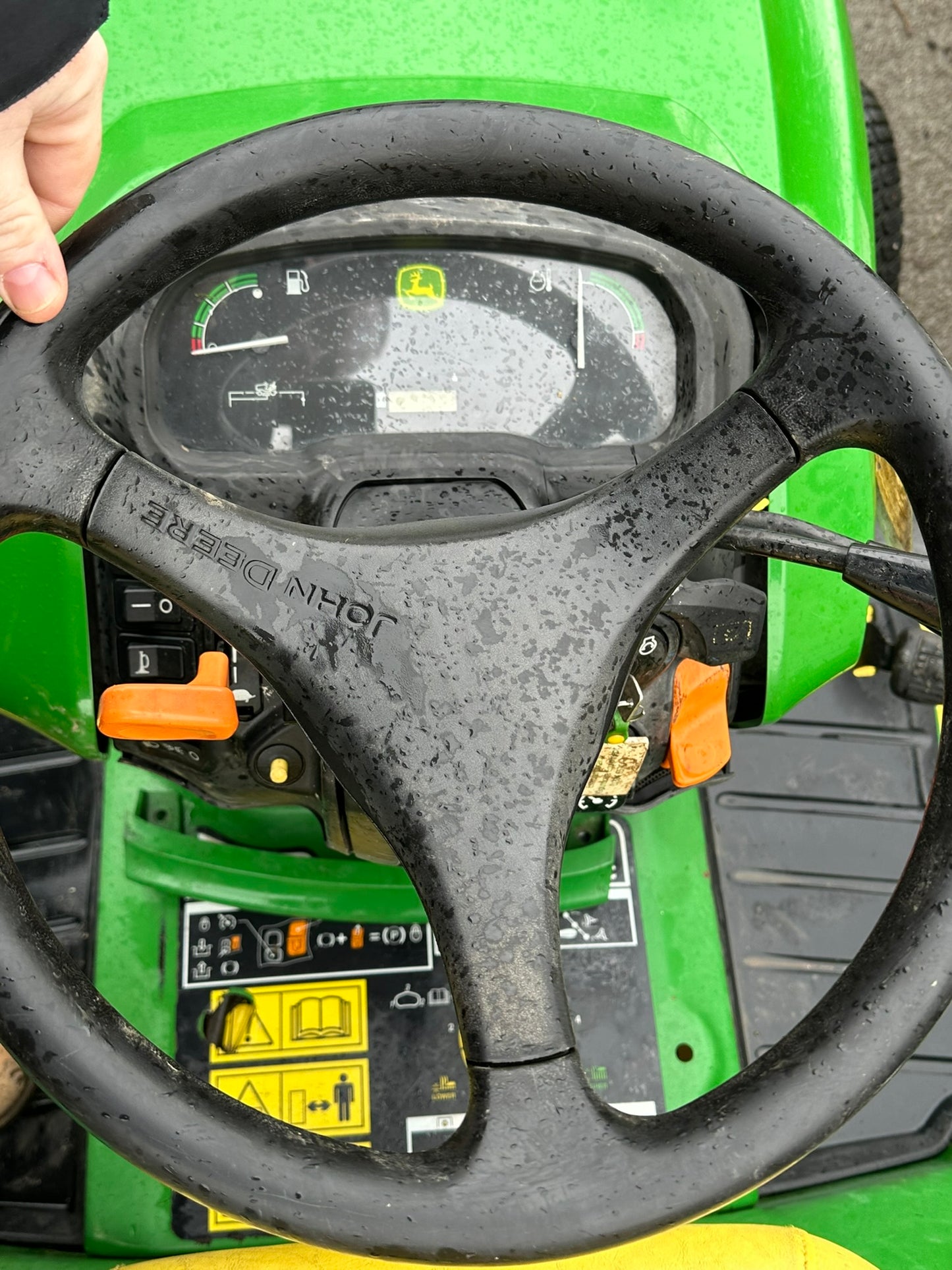 John Deere X758 Ride on Mower