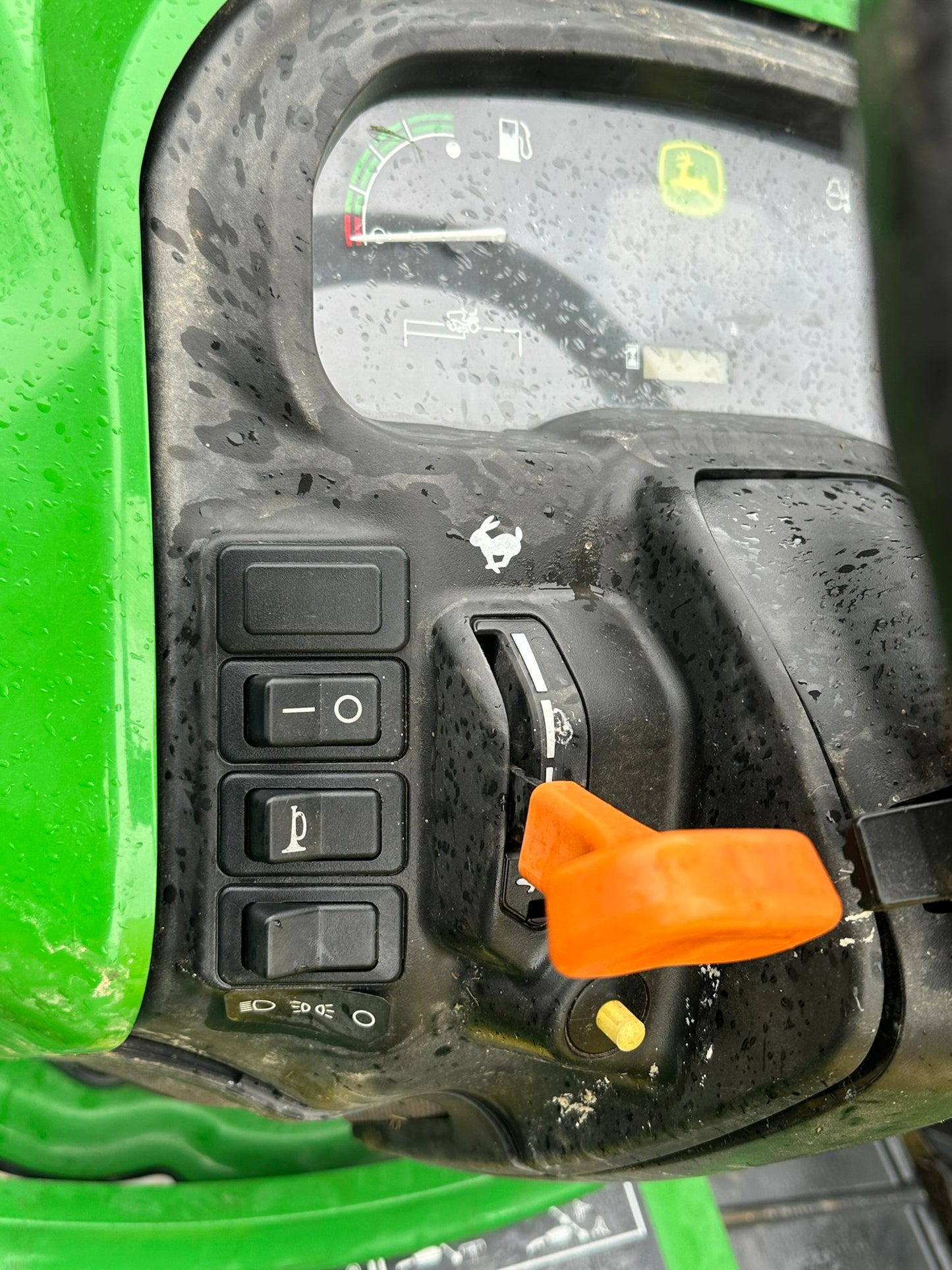 John Deere X758 Ride on Mower