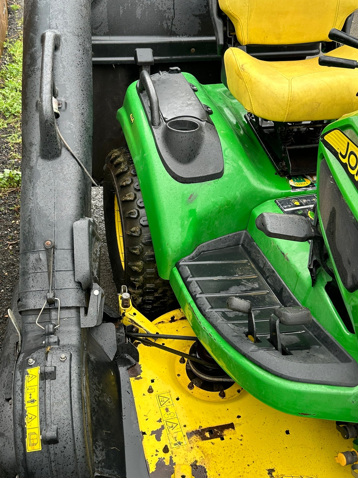 John Deere X758 Ride on Mower