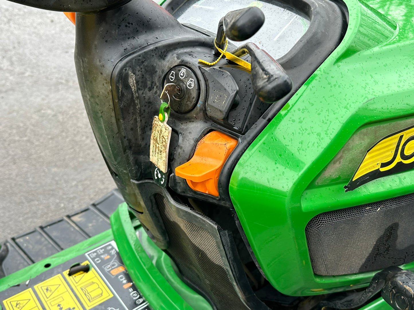 John Deere X758 Ride on Mower