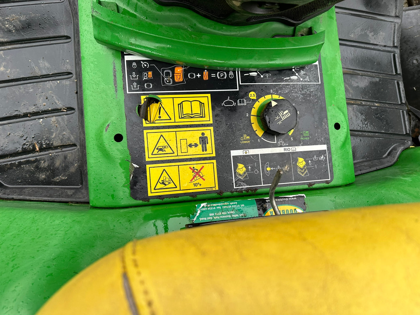 John Deere X758 Ride on Mower