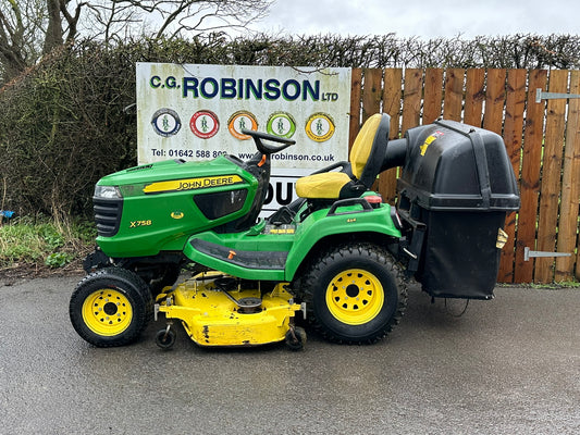 John Deere X758 Ride on Mower